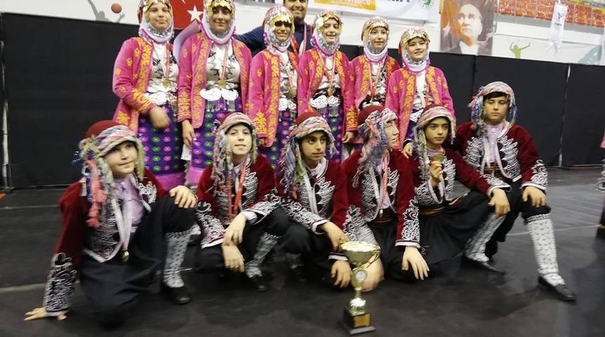 Kaş halk oyunlarında birinci oldu