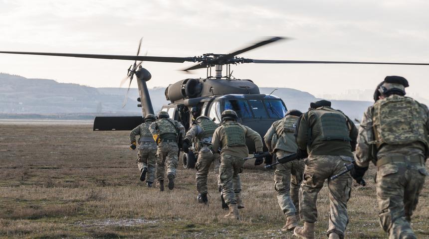 Askeriye'de yeni d&uuml;zenleme! Akıllı telefonlara yasak geliyor