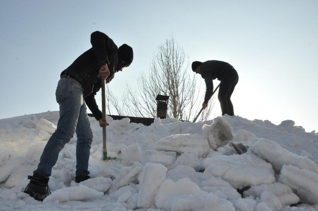 Ekmek kapısı olan &ccedil;atıda vakit namazı