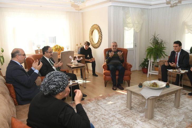 Dündar şehit ailelerini ziyaret etti G2