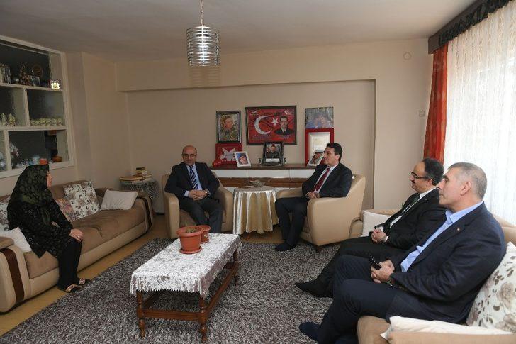 Dündar şehit ailelerini ziyaret etti G3