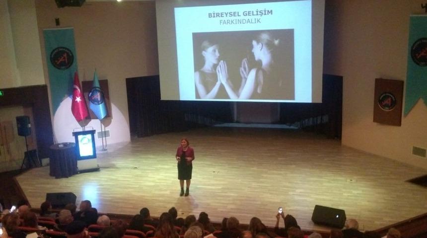 A&Uuml;&rsquo;de bireysel gelişim farkındalık semineri
