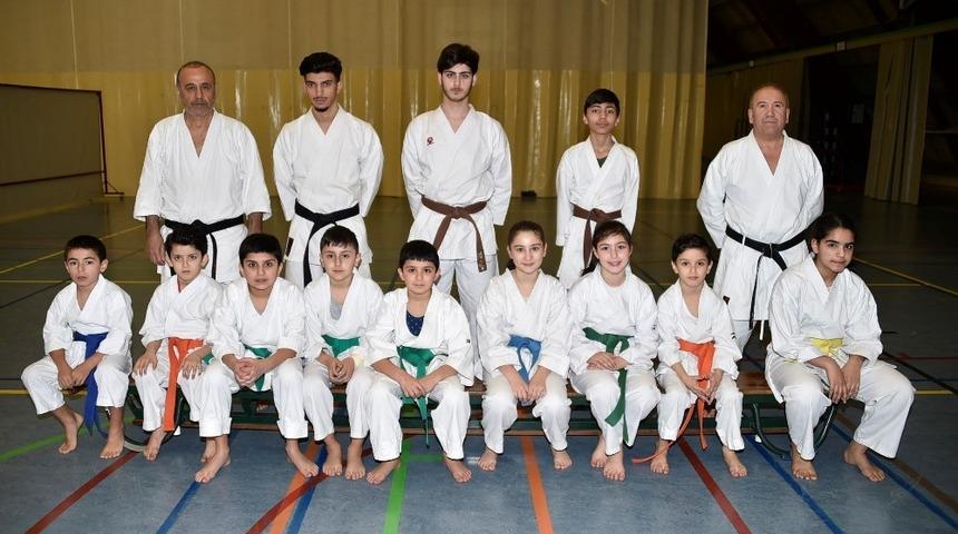 Bel&ccedil;ika&rsquo;da T&uuml;rk karateci &ccedil;ocukların başarısı