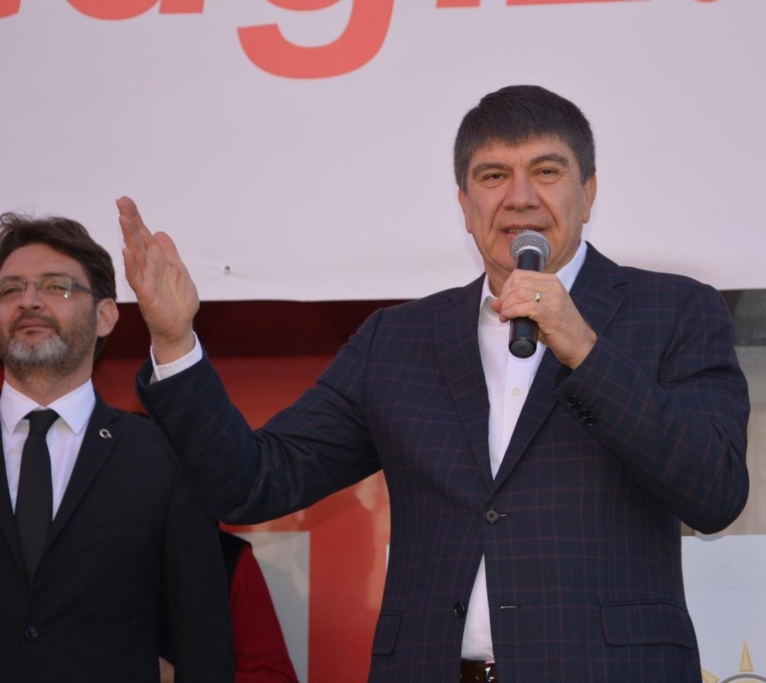 T&uuml;rel: &ldquo;Delikanlı olsunlar&rdquo;