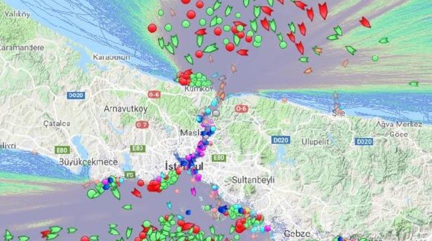 İstanbul sise teslim! Yüzlerce gemi Boğaz'ı geçmek için bekliyor