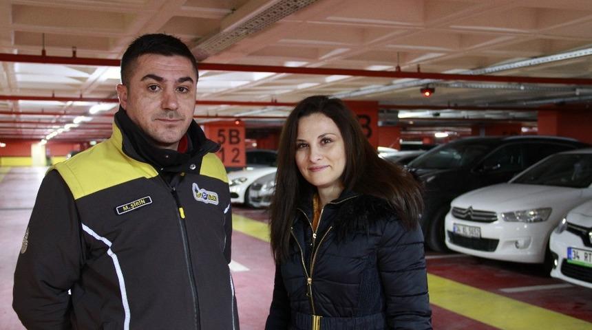 İSPARK çalışanı bulduğu para dolu cüzdanı sahibine teslim etti