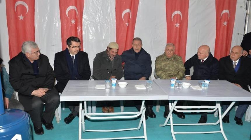 Bakan Akar&rsquo;dan şehit ailesine ziyaret