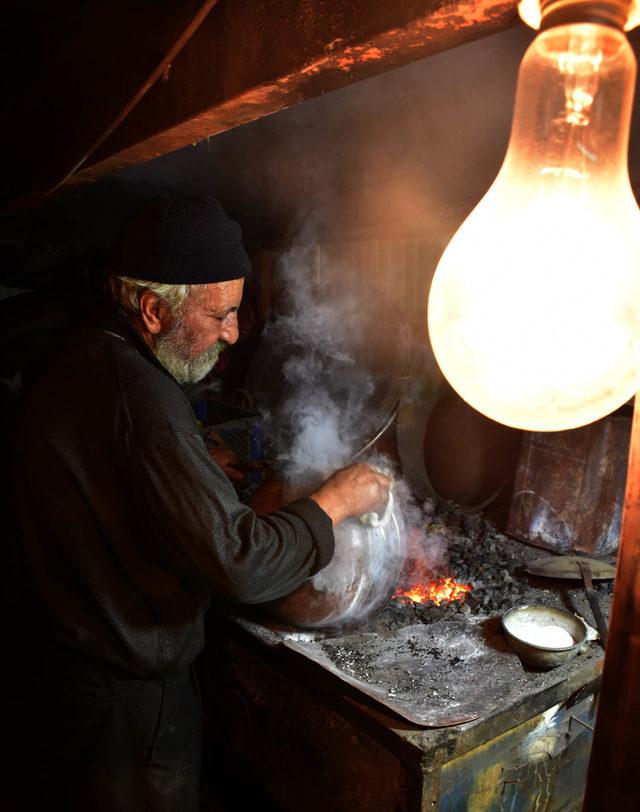 6 yaşında başladığı kalaycılıkta 60 yılı geride bıraktı 