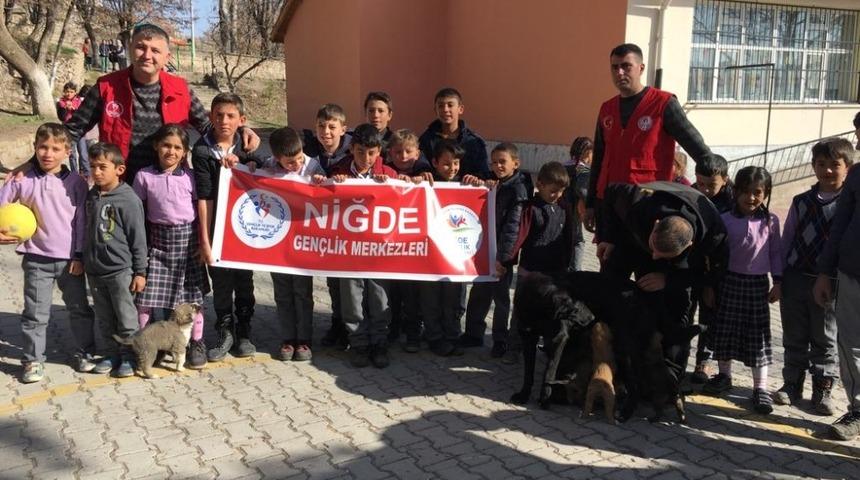 Donma tehlikesi ge&ccedil;iren yavru k&ouml;peklere sahip &ccedil;ıktılar