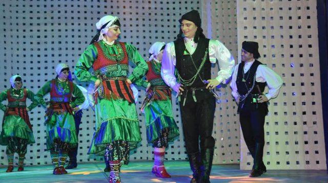 Devlet Halk Dansları Topluluğu'ndan 'Bizim Renklerimiz' gösterisi
