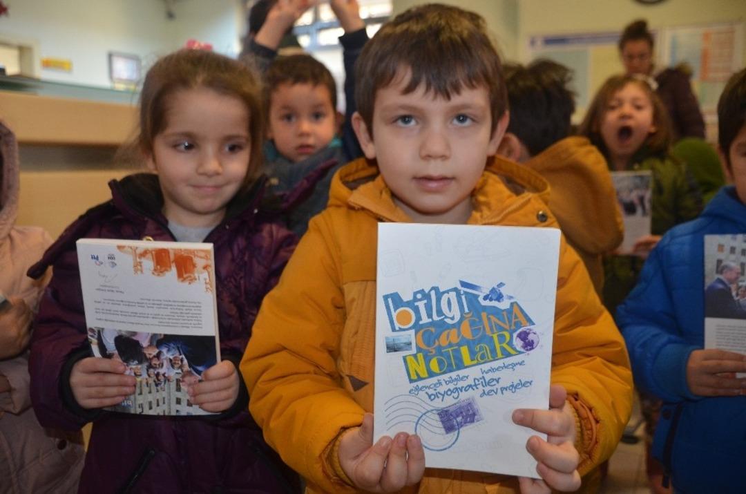 Minik &ouml;ğrenciler PTT&rsquo;ye gelerek sevdiklerine mektup g&ouml;nderdi