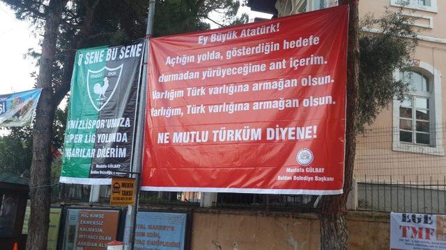 DP’li belediye başkanı ilçede ‘Andımız’ pankartları astırdı