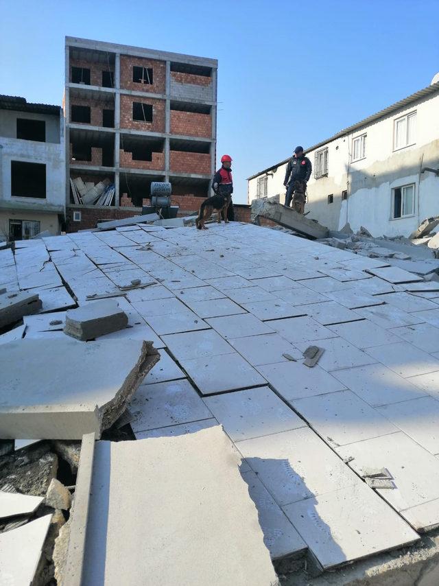 Mersin de &ccedil;atlaklar oluşunca boşaltılan&nbsp;5 katlı bina &ccedil;&ouml;kt&uuml; (2) -Yeniden 2