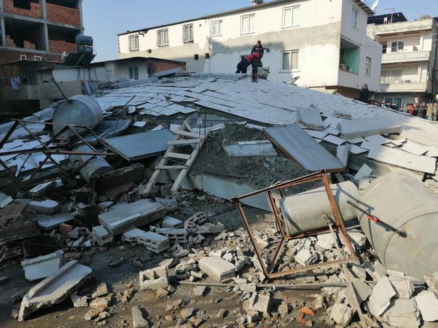 Mersin de &ccedil;atlaklar oluşunca boşaltılan&nbsp;5 katlı bina &ccedil;&ouml;kt&uuml; (2) -Yeniden 3