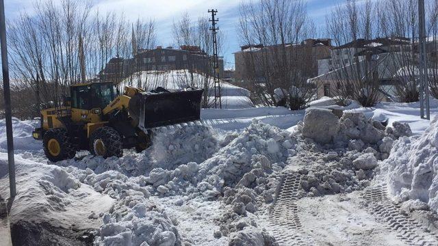 Karlıova’da  karla mücadele