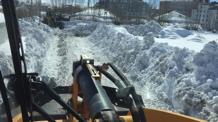 Karlıova&rsquo;da  karla m&uuml;cadele