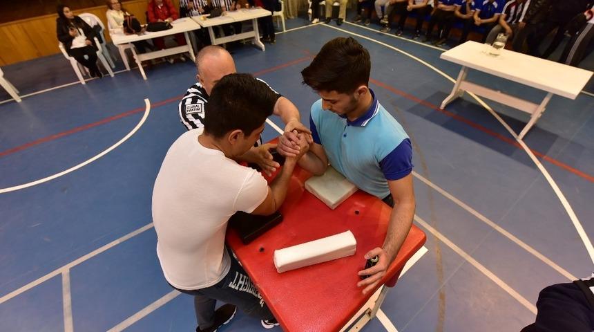 Osmaniye&rsquo;de okullar arası bilek g&uuml;reşi