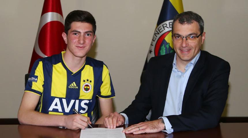 Fenerbahçe'de Osman Ertuğrul Çetin'e profesyonel sözleşme