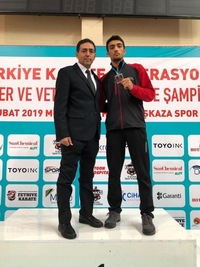 Büyükşehir’in atletizm takımı Türkiye şampiyonu oldu