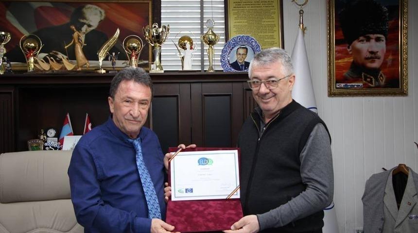 12 Yıldız &ouml;d&uuml;l&uuml; Saka&rsquo;ya teslim edildi