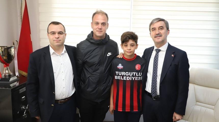 Turgutluspor&rsquo;dan Fenerbah&ccedil;e&rsquo;ye transfer oldu