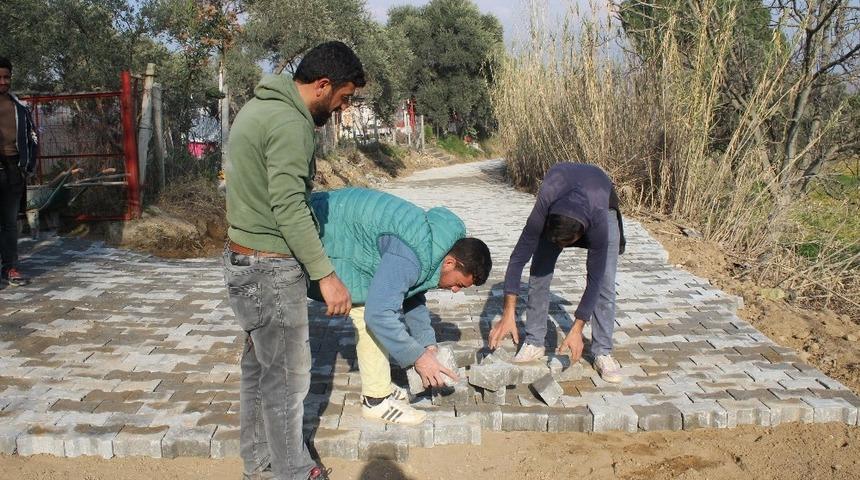 Nazilli Belediyesi Arslanlı&rsquo;da yol &ccedil;alışmalarına devam ediyor