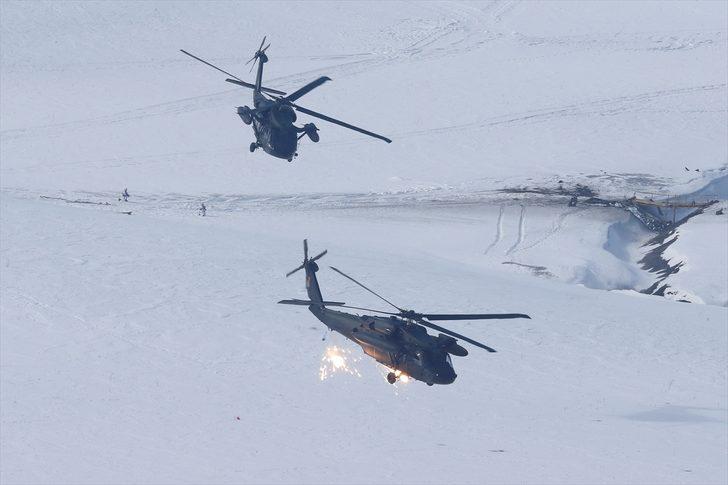 Kars'ta zorlu tatbikat! Yabancı askerler heyecanla izledi G1