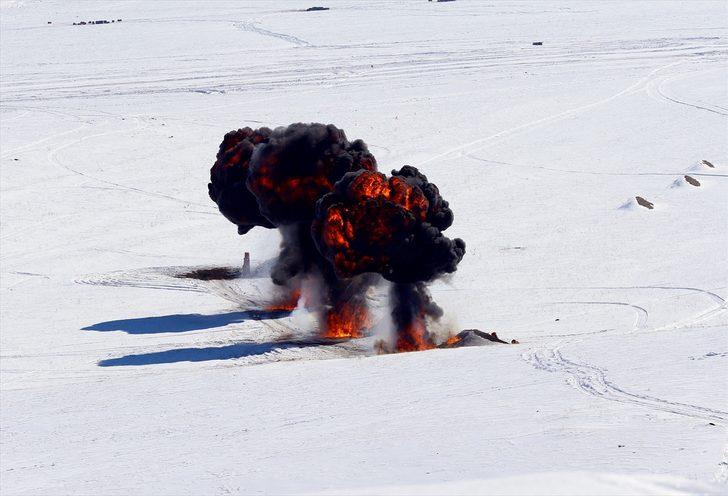 Kars'ta zorlu tatbikat! Yabancı askerler heyecanla izledi G2
