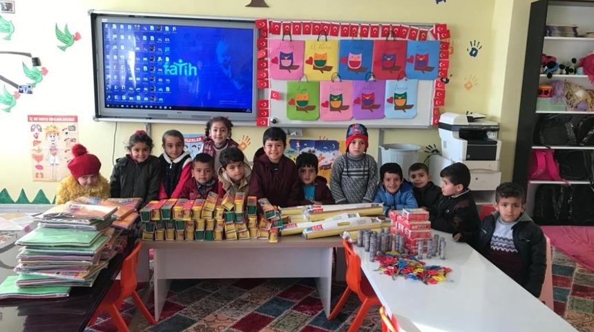 Kulp&rsquo;ta ihtiya&ccedil; sahibi &ccedil;ocuklara kırtasiye yardımı