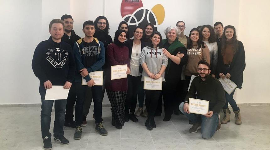 Sosyal girişimcilik eğitimleri s&uuml;r&uuml;yor