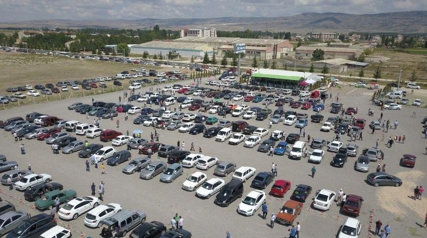 Tepebaşı&rsquo;nın oto pazarına ilgili s&uuml;r&uuml;yor