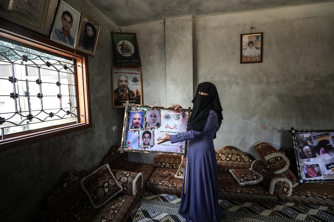 4 defa vurulmasına rağmen g&ouml;sterilerden vazge&ccedil;miyor