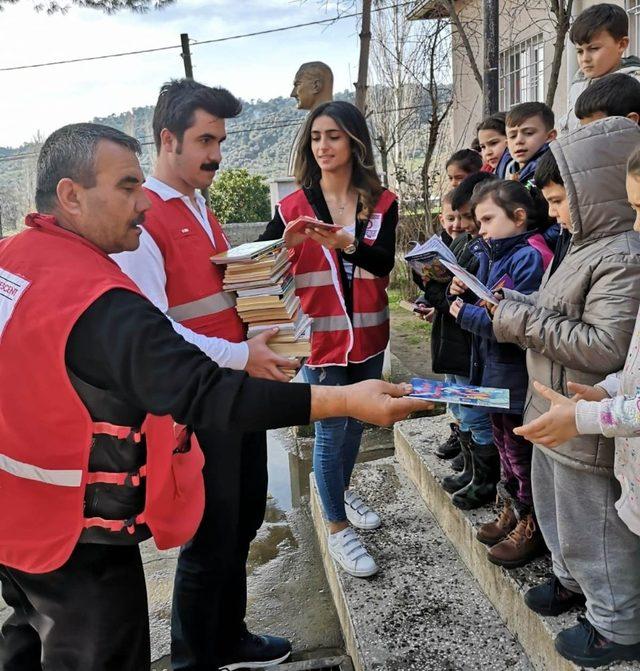 Genç Kızılay Aydın’da anlamlı çalışmalarıyla dikkat çekiyor