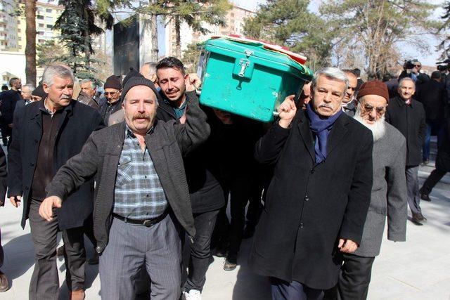 Duayen Gazeteci Mahmut Sabah son yolculuğuna uğurlandı 1