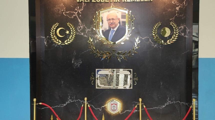 G&ouml;revdeyken &ouml;len vali isminin yaşatıldığını okulda anıldı
