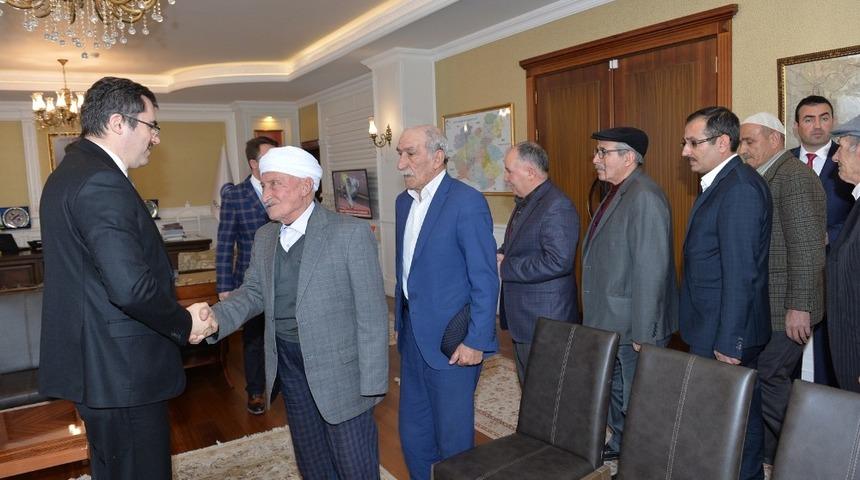 Kara&ccedil;oban&rsquo;ın kanaat &ouml;nderlerinden Vali Memiş&rsquo;e ziyaret