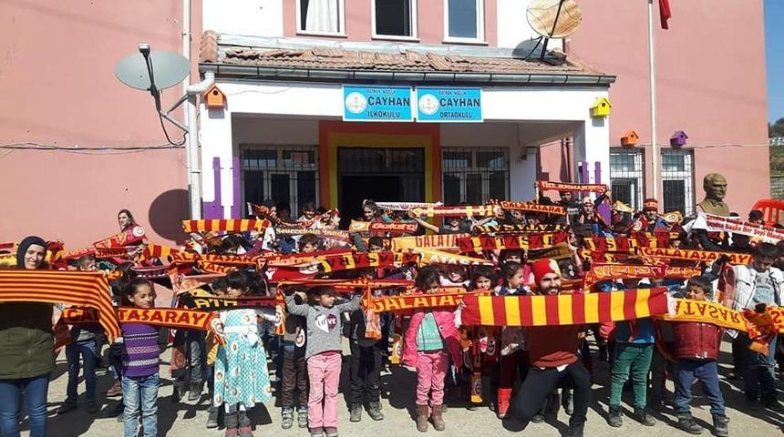 Galatasaray Spor Kul&uuml;b&uuml;&rsquo;nden k&ouml;y okuluna anlamlı yardım