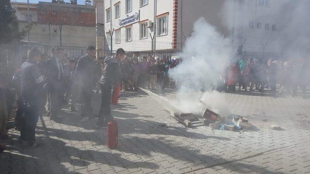 Gölbaşı İmam Hatip Ortaokulunda yangın tatbikatı