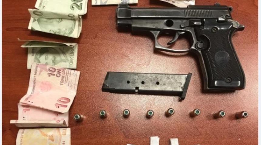 Okul &ccedil;evresinde uyuşturucu satanlara operasyon