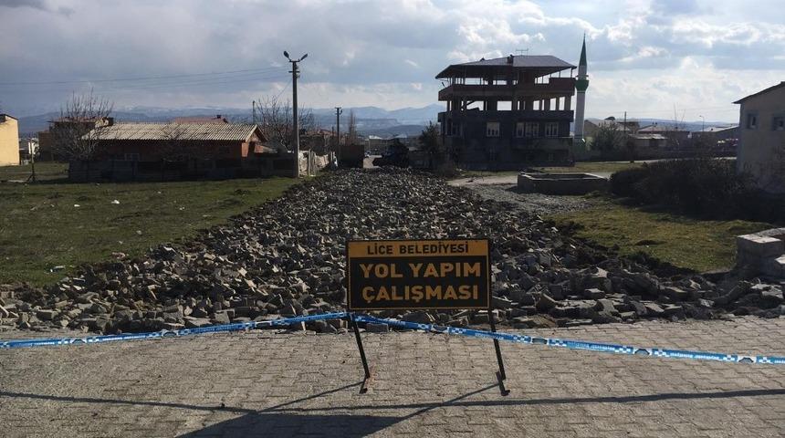 Lice Belediyesi yolların bakım ve onarımına devam ediyor