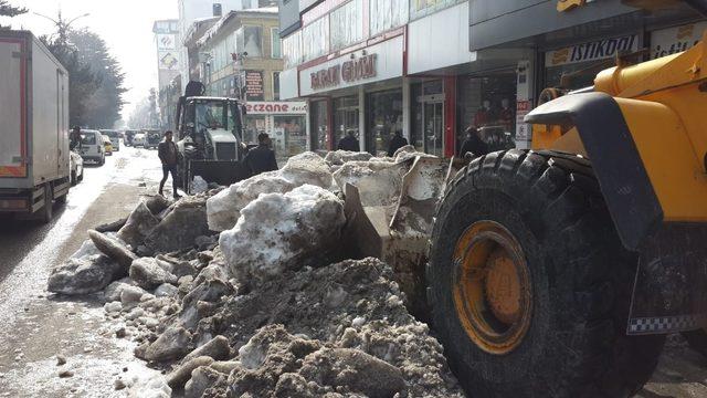 Tatvan’da kar temizleme çalışmaları