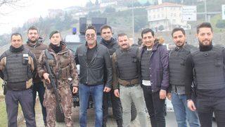 Asayiş uygulamasına takılan Beyazıt Öztürk polislerle fotoğraf çektirdi