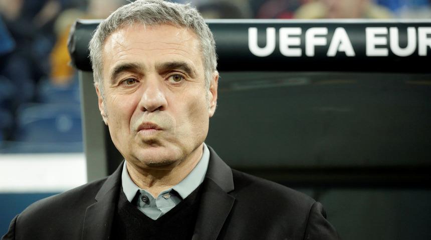 Ersun Yanal: &Ouml;n&uuml;m&uuml;ze bakmak zorundayız