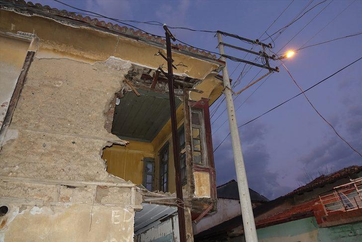 Bu binayı elektrik direği ayakta tutuyor! G3