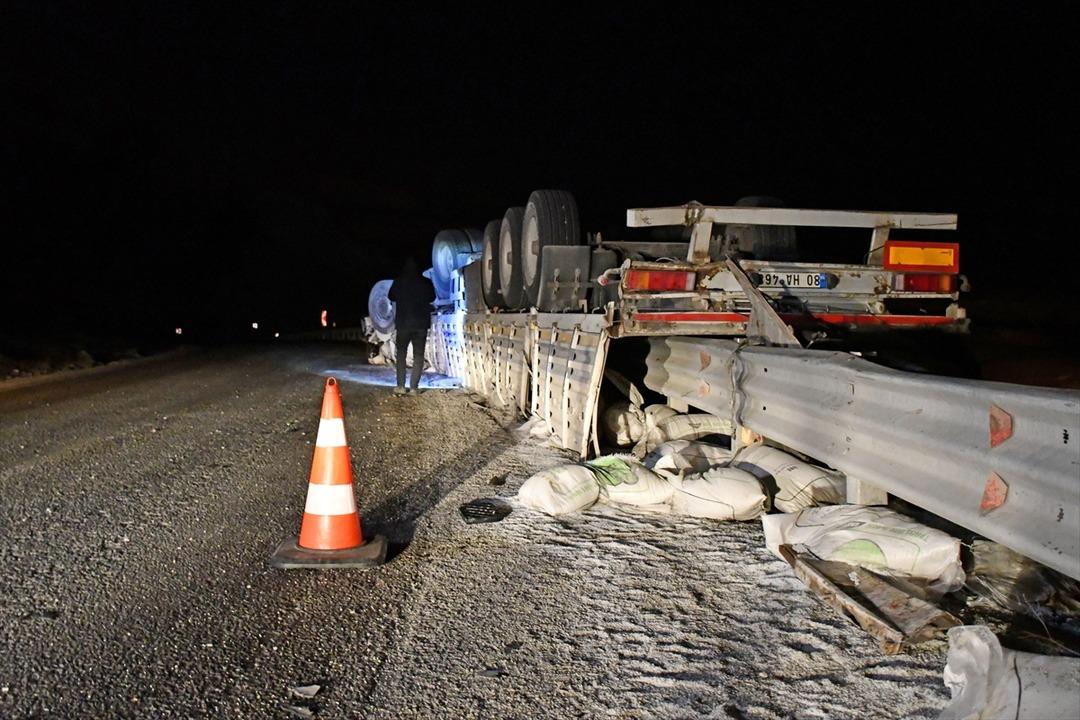 Korkun&ccedil;! Bariyerlere ok gibi saplandı