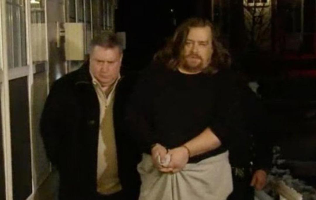 Sevgilisi 14 yaşındaki kızına tecav&uuml;z ederken o zevkle izledi!