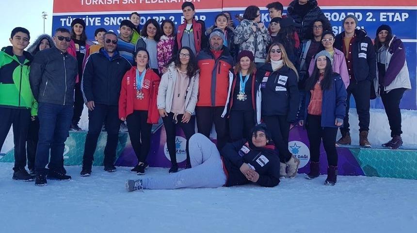 Sivas Snowboard Yarışlarından 8 Madalya