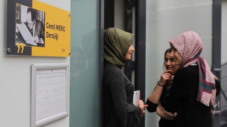 Kapadokya &Uuml;niversitesi &lsquo;&Ouml;nc&uuml;lere Vefa Projesi&rsquo; kapsamında Cemil Meri&ccedil; dersliği a&ccedil;tı