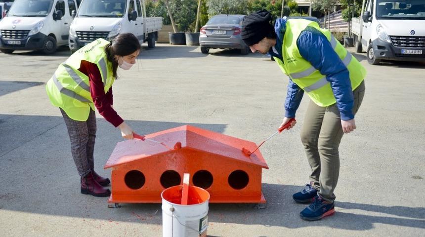Maltepeli gen&ccedil;ler sokaktaki dostları i&ccedil;in boyadılar