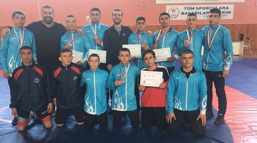 G&uuml;reş Eğitim Merkezi Sporcuları Kırşehir&rsquo;den Şampiyonluklarla D&ouml;nd&uuml;